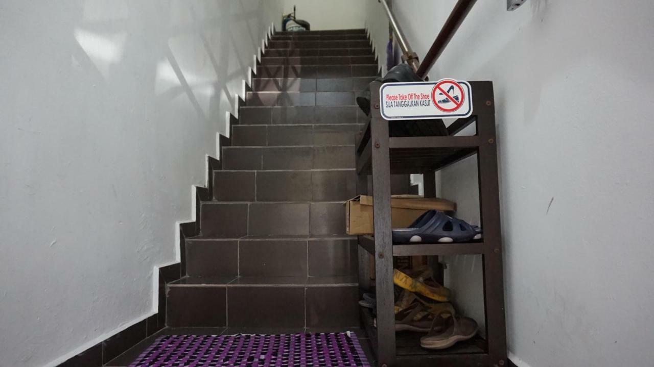 Jiaxin Hostel Ulu Tiram Exterior foto